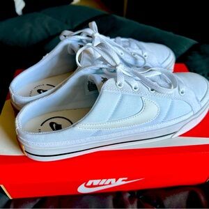 BRAND NEW 8.5 Women’s Nike Court Legacy Mules